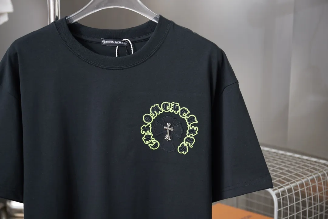 🅿️200 Ch*ome Hearte 25SS Early Spring New Style Embroidered Crow Heart Hardware Short Sleeves Light Luxury Essential Item for Men and Women’s Daily Commuting Correct Version Welcome to Compare Detailed Features · 320g 100% pure cotton double yarn jersey fabric · Custom dyed in the same vat with special bold 32-count double-ply 1X1 thread · Imported Tajima machine hollow embroidery ➕ Tatami embroidered Croix heart letters ➕ Patch embroidered cross · Manual hand-stitched hardware accessories · Double-needle sewing and cross-stitching process · Original main mark, washed tag, branded moisture-proof paper packaging Color: black/white Size: S/M/L/XL